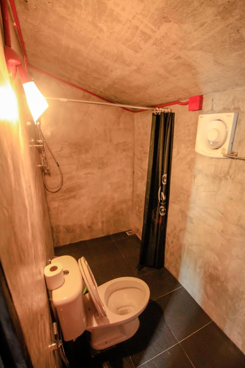 Bandon Beach Bar & Hostel (Adults Only) Lamai Beach  Esterno foto